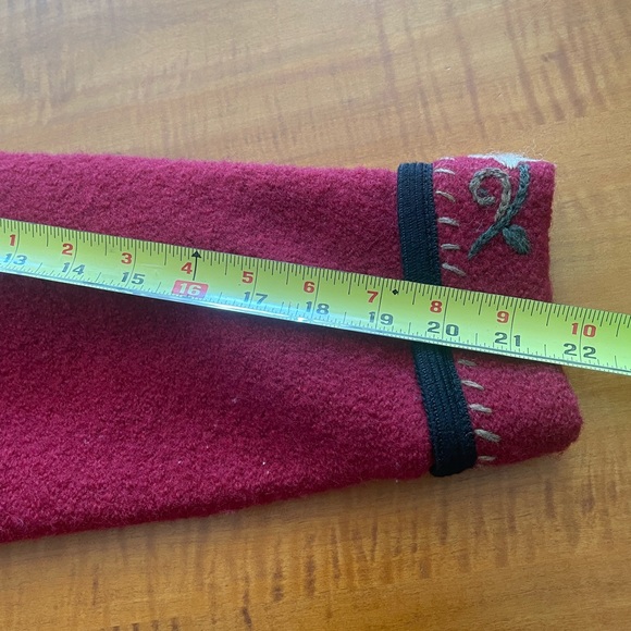 Icelandic Embroidered Jacket - Picture 9 of 12